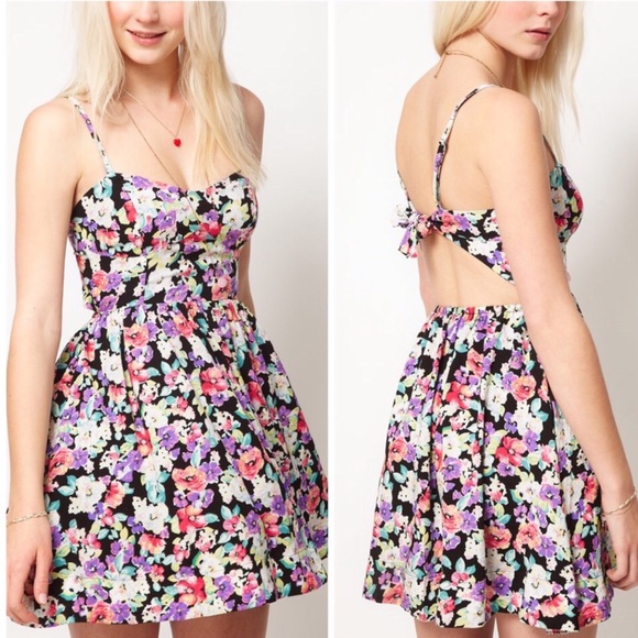 MINKPINK Dresses & Skirts - MinkPink Black Floral Tie Back Fit & Flare Dress M